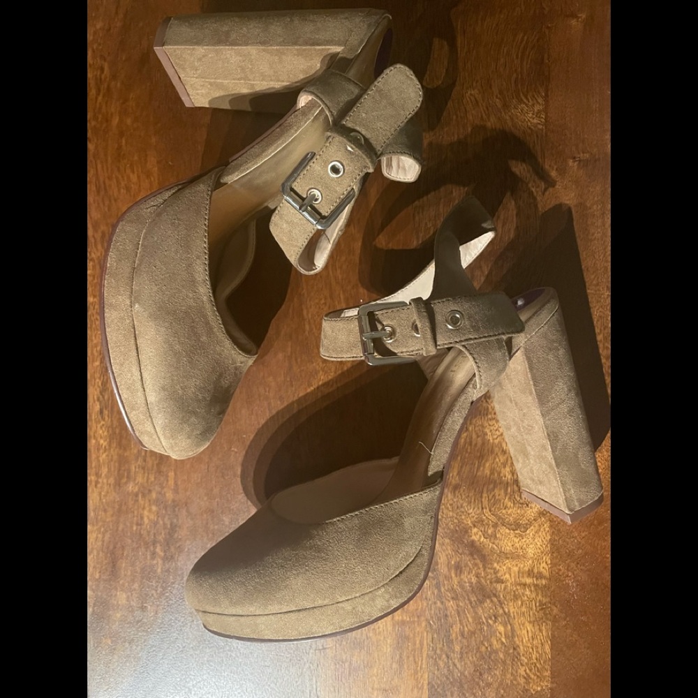 Nine West Mary Jane inspired chunky heel (8.5)